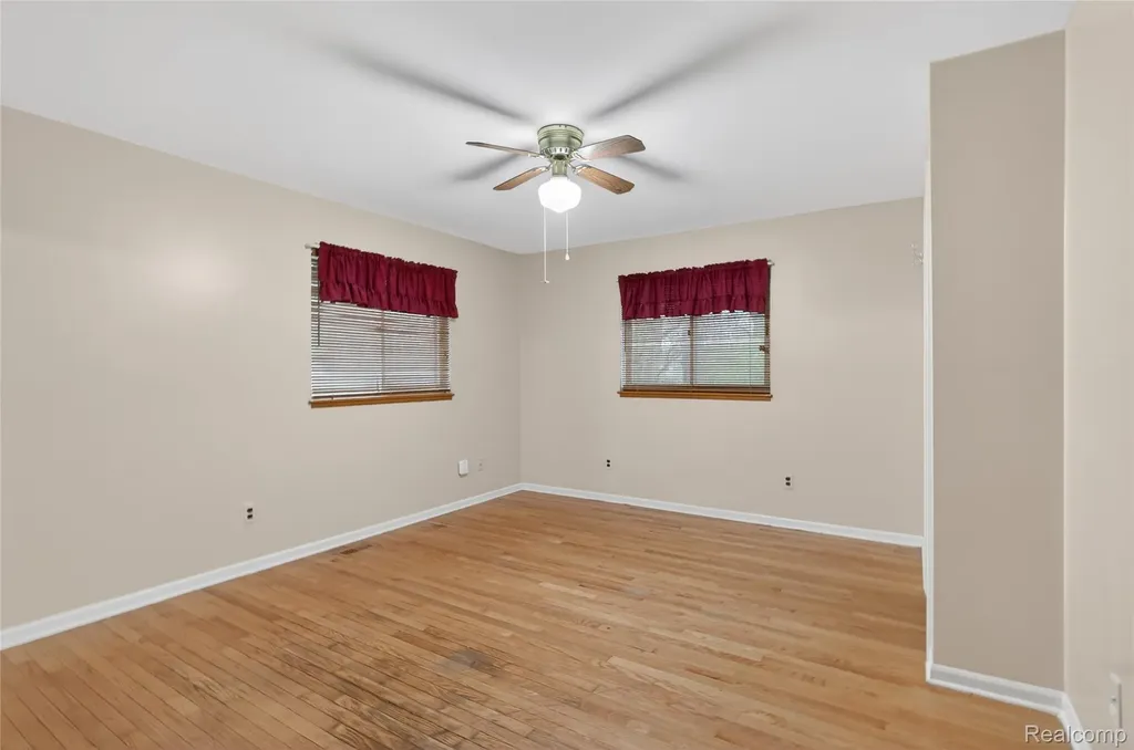 8360 Arlis Street Commerce Charter Township MI 48382
