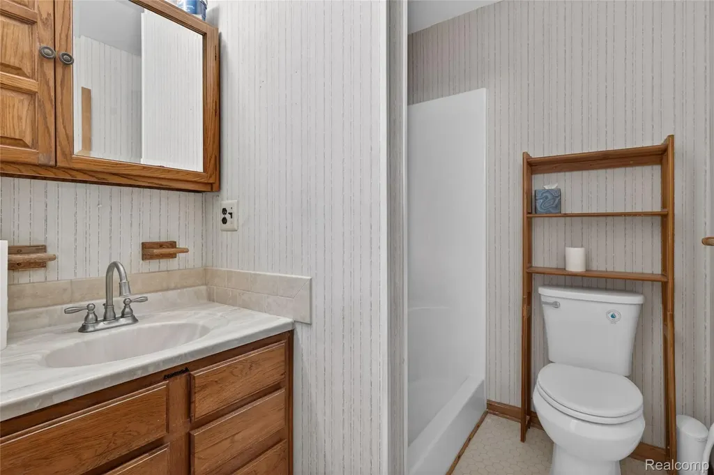 8360 Arlis Street Commerce Charter Township MI 48382