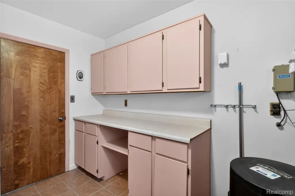 8360 Arlis Street Commerce Charter Township MI 48382