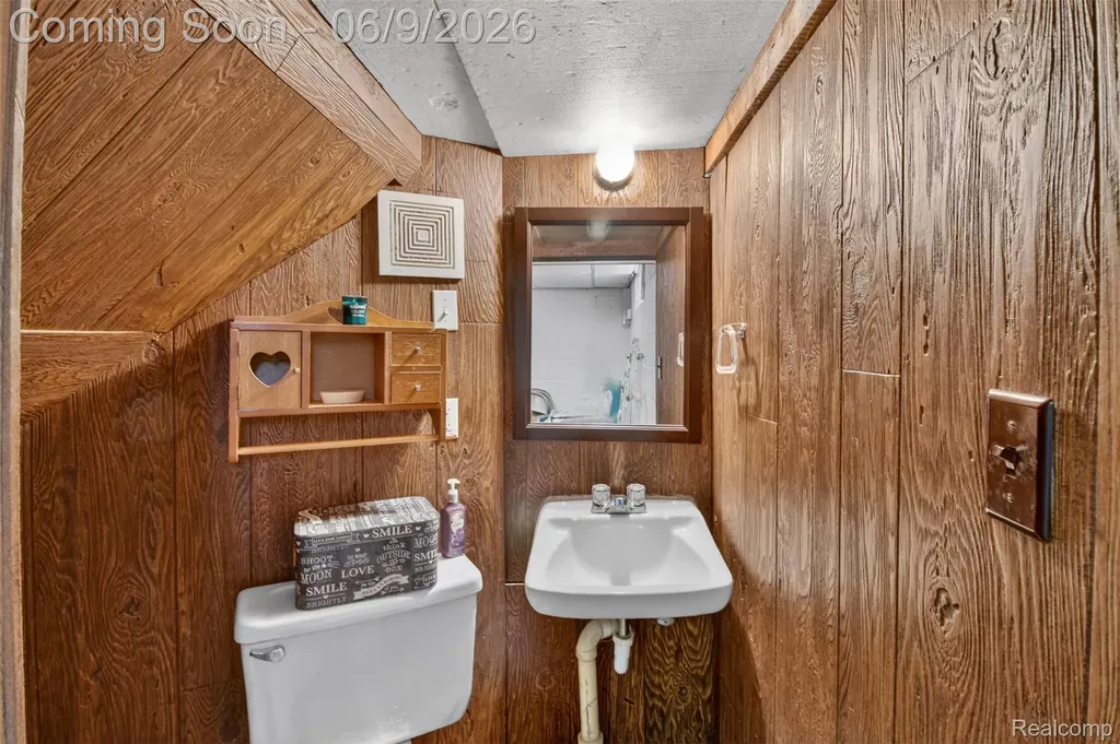 1834 15th Wyandotte City MI 48192