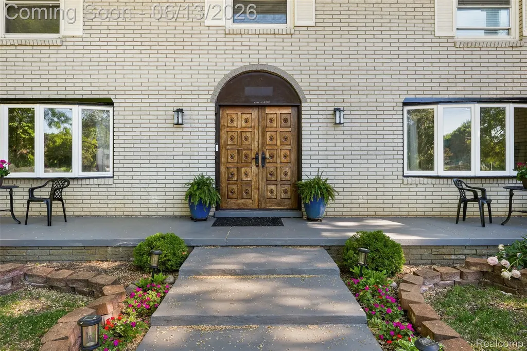 28700 W 14 Mile Road West Bloomfield Charter Township MI 48322