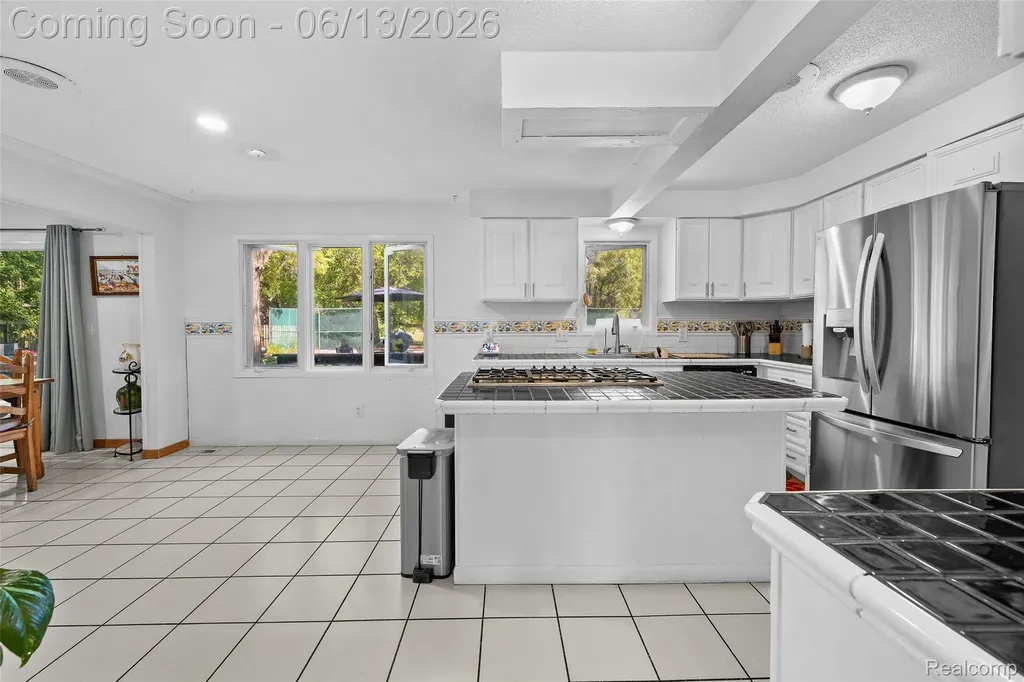 28700 W 14 Mile Road West Bloomfield Charter Township MI 48322