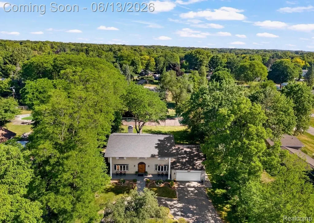 28700 W 14 Mile Road West Bloomfield Charter Township MI 48322