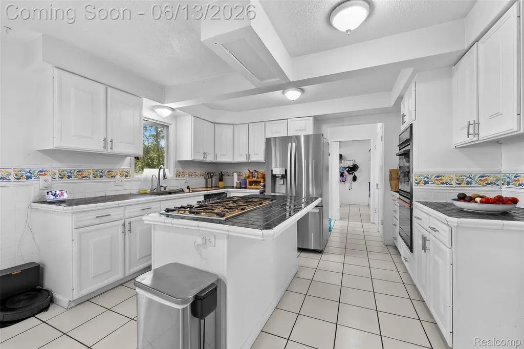 28700 W 14 Mile Road West Bloomfield Charter Township MI 48322