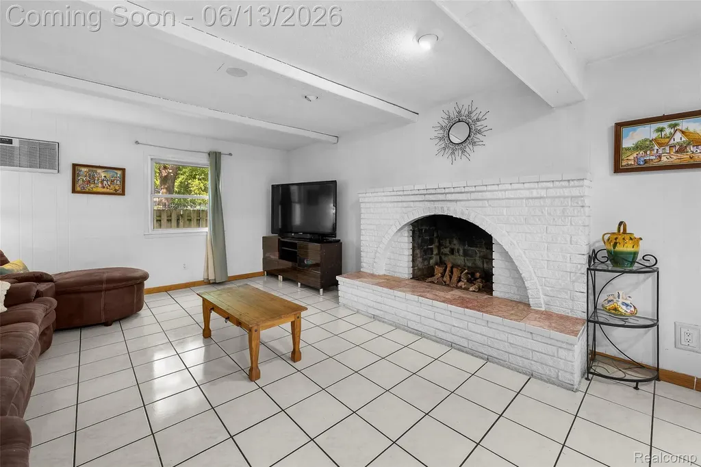 28700 W 14 Mile Road West Bloomfield Charter Township MI 48322