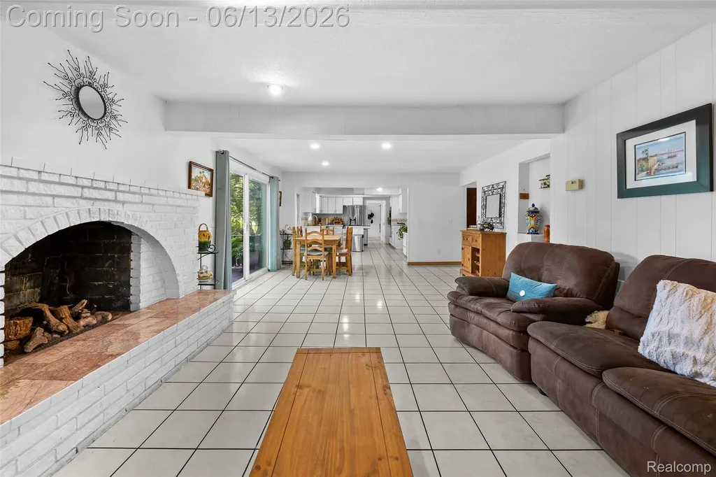 28700 W 14 Mile Road West Bloomfield Charter Township MI 48322