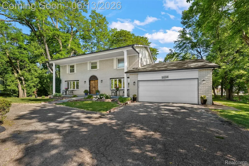 28700 W 14 Mile Road West Bloomfield Charter Township MI 48322
