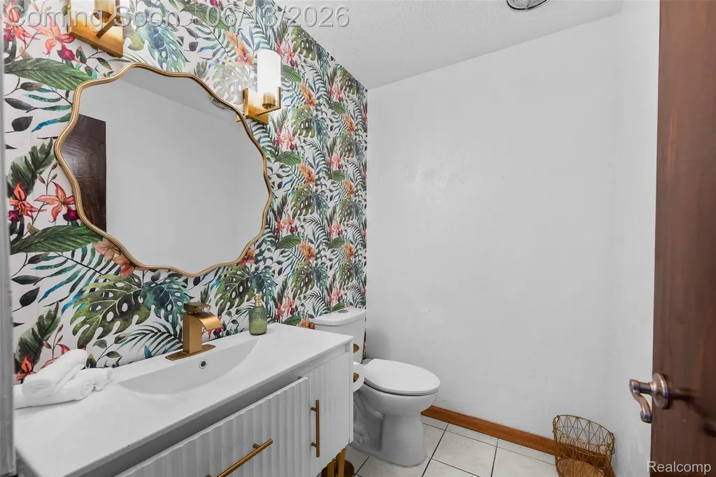 28700 W 14 Mile Road West Bloomfield Charter Township MI 48322