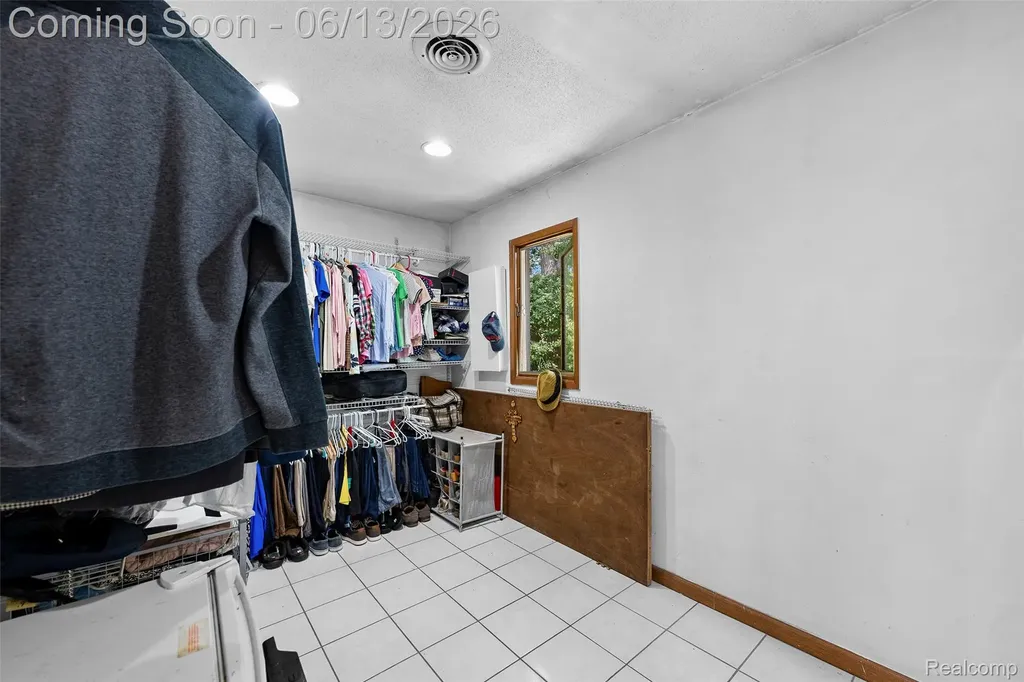 28700 W 14 Mile Road West Bloomfield Charter Township MI 48322