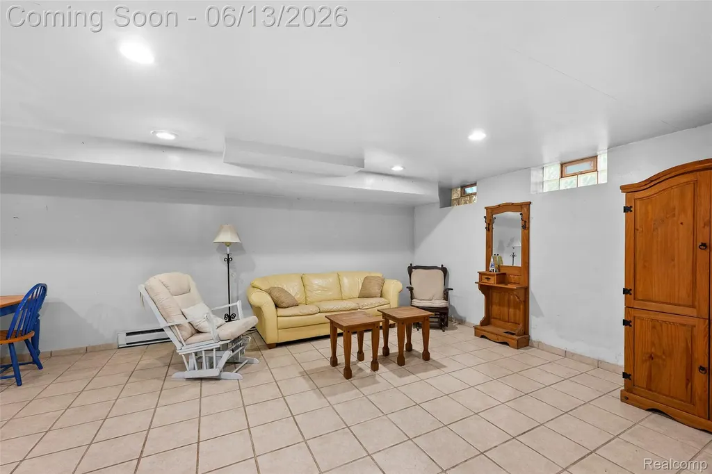 28700 W 14 Mile Road West Bloomfield Charter Township MI 48322
