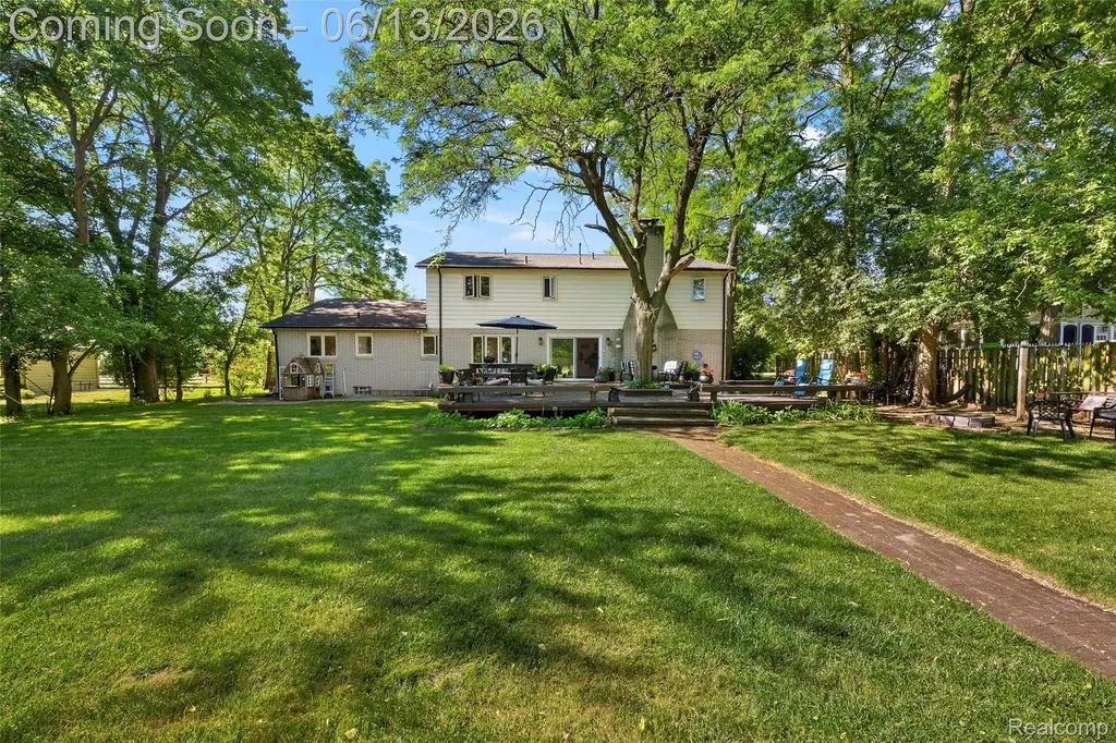 28700 W 14 Mile Road West Bloomfield Charter Township MI 48322