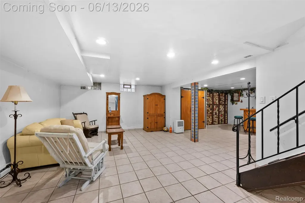 28700 W 14 Mile Road West Bloomfield Charter Township MI 48322