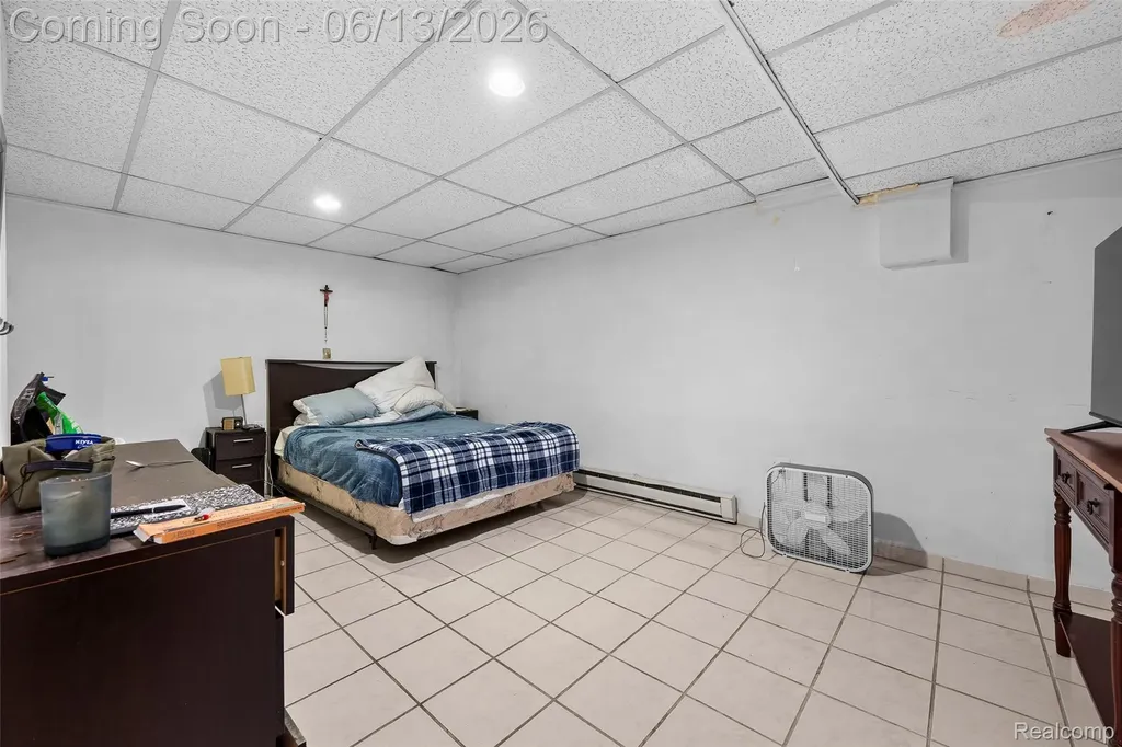 28700 W 14 Mile Road West Bloomfield Charter Township MI 48322