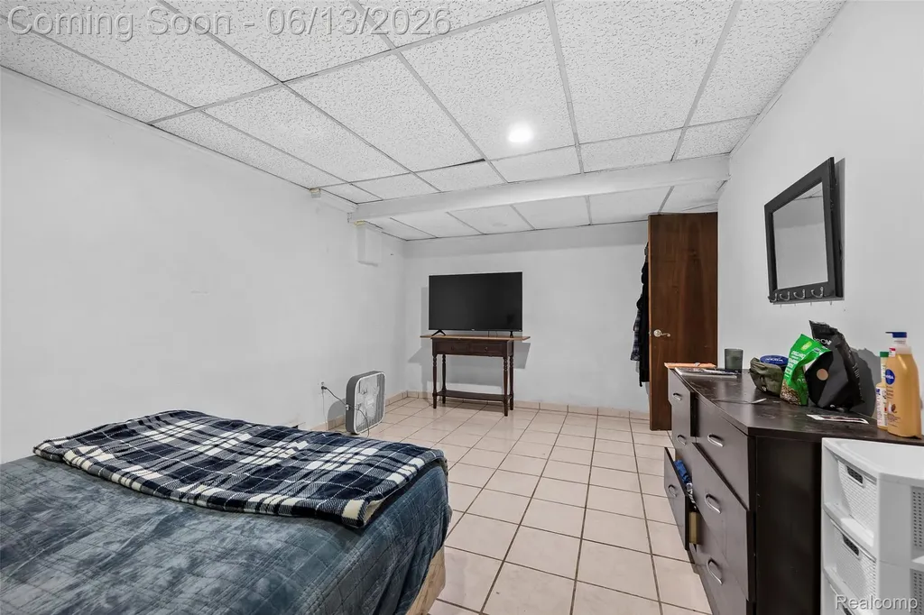 28700 W 14 Mile Road West Bloomfield Charter Township MI 48322