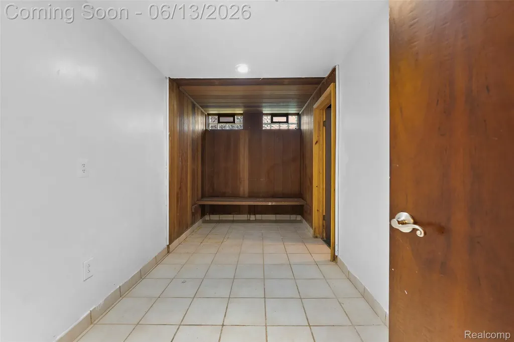 28700 W 14 Mile Road West Bloomfield Charter Township MI 48322