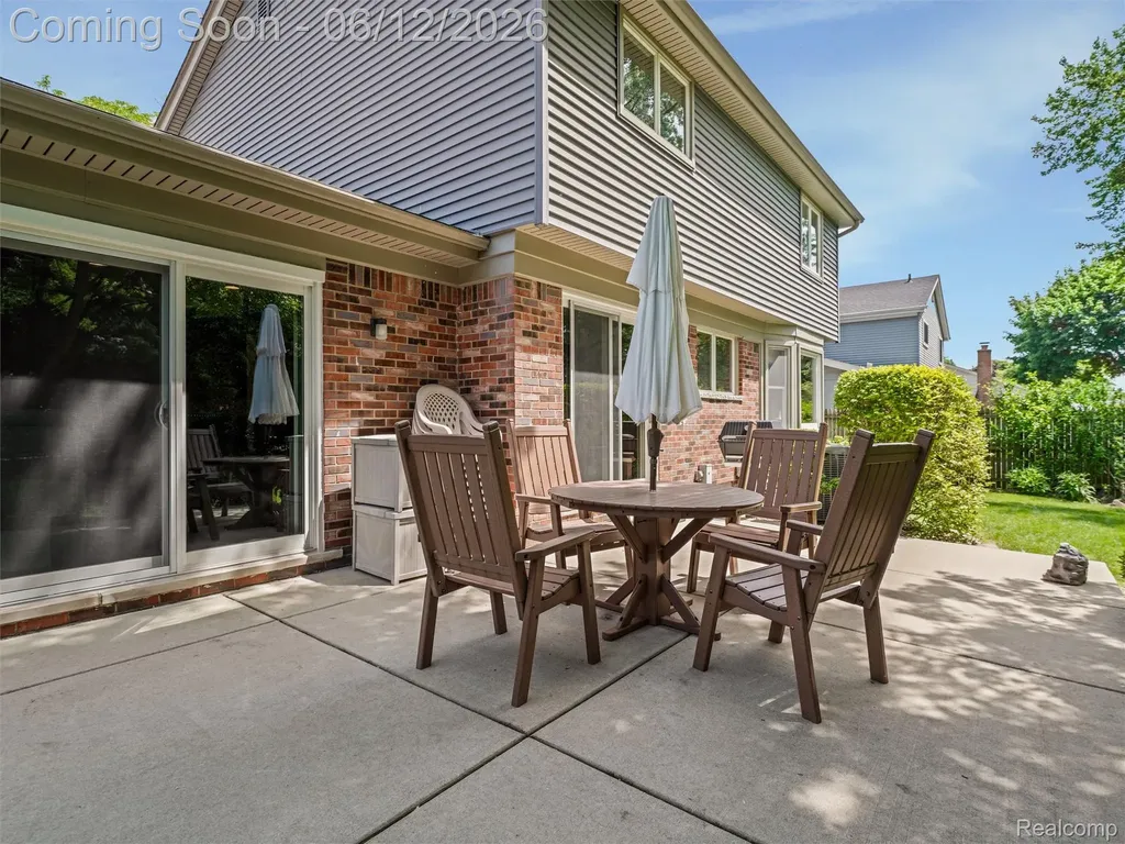 5057 Prentis Drive Troy City MI 48085