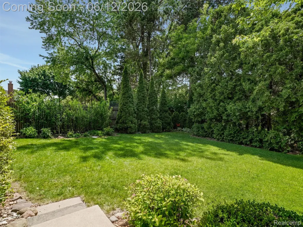 5057 Prentis Drive Troy City MI 48085