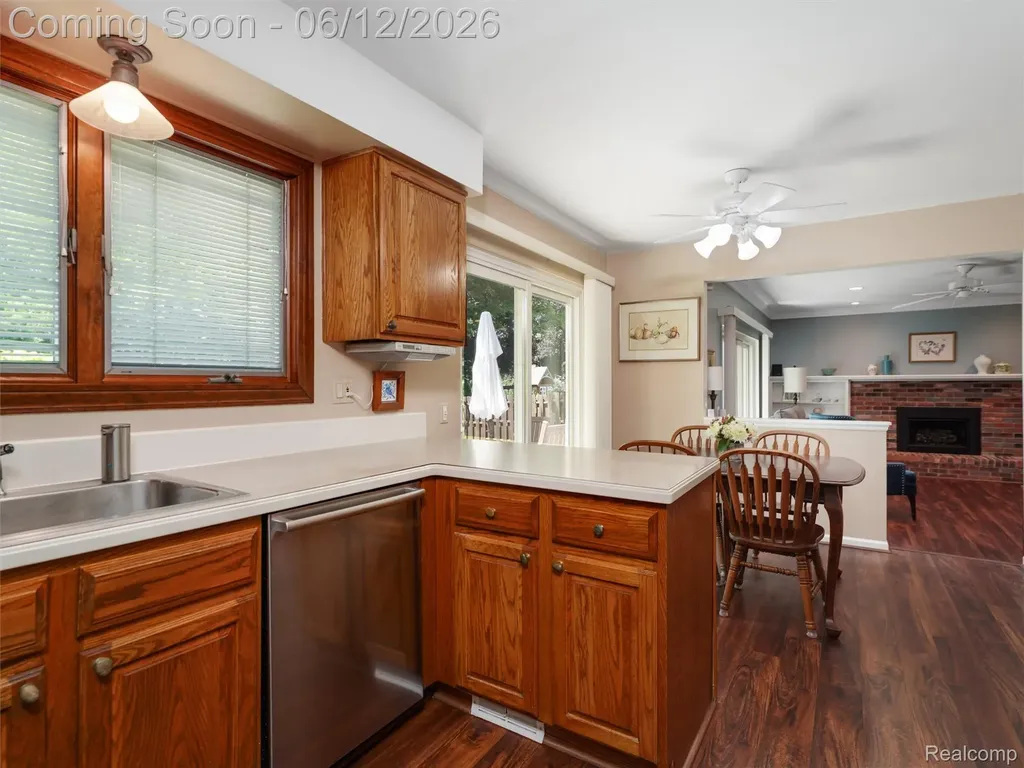 5057 Prentis Drive Troy City MI 48085
