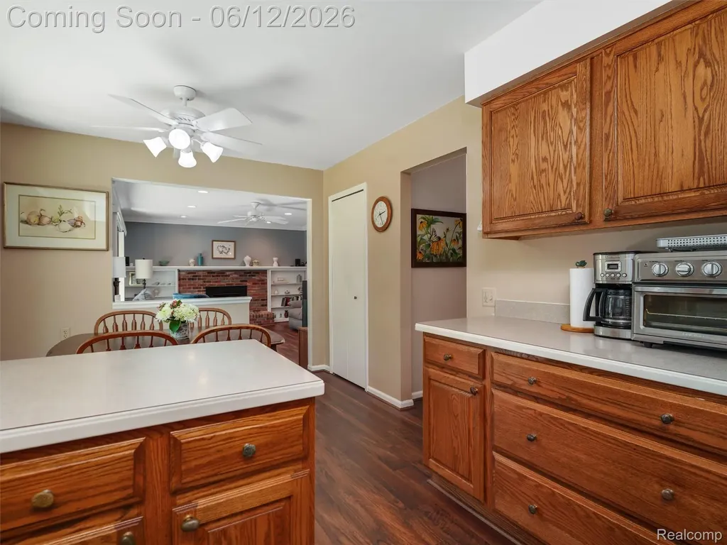 5057 Prentis Drive Troy City MI 48085