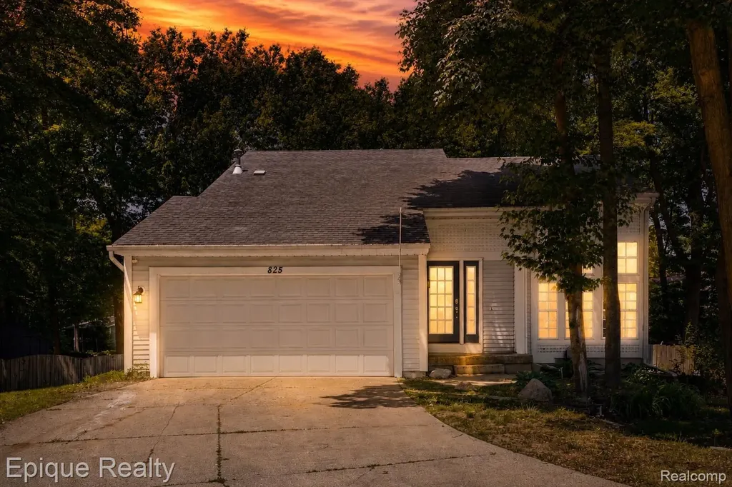 825 Summer Creek Court SE Kentwood City MI 49508