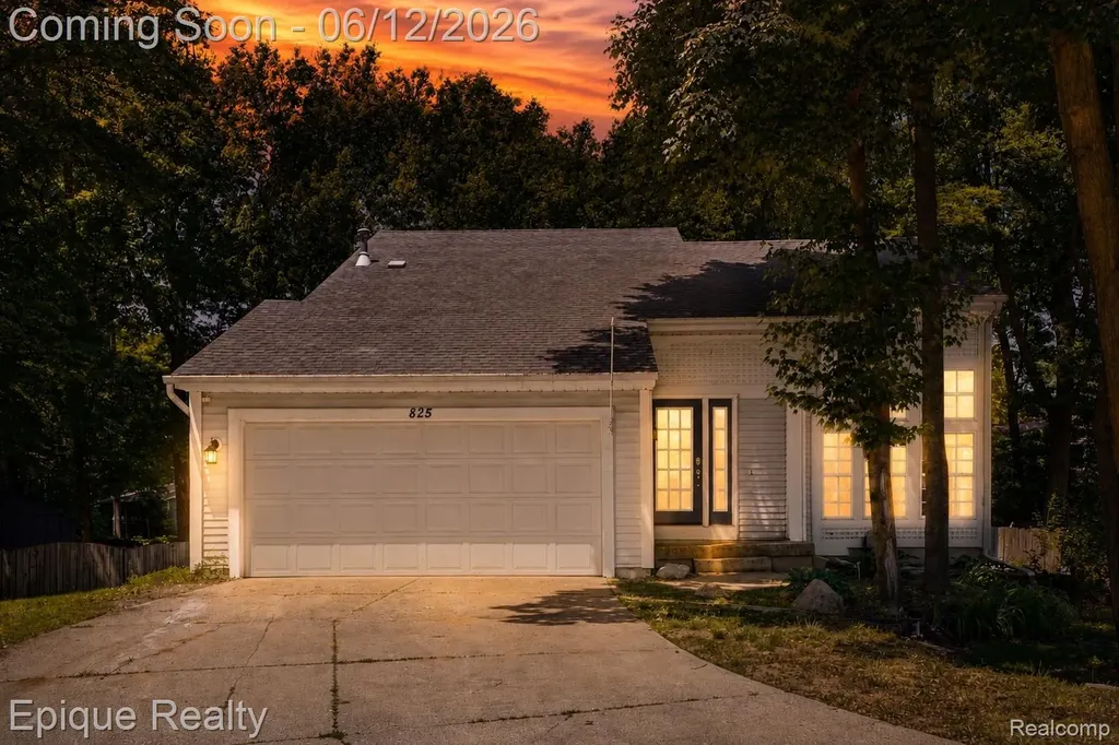 825 Summer Creek Court SE Kentwood City MI 49508