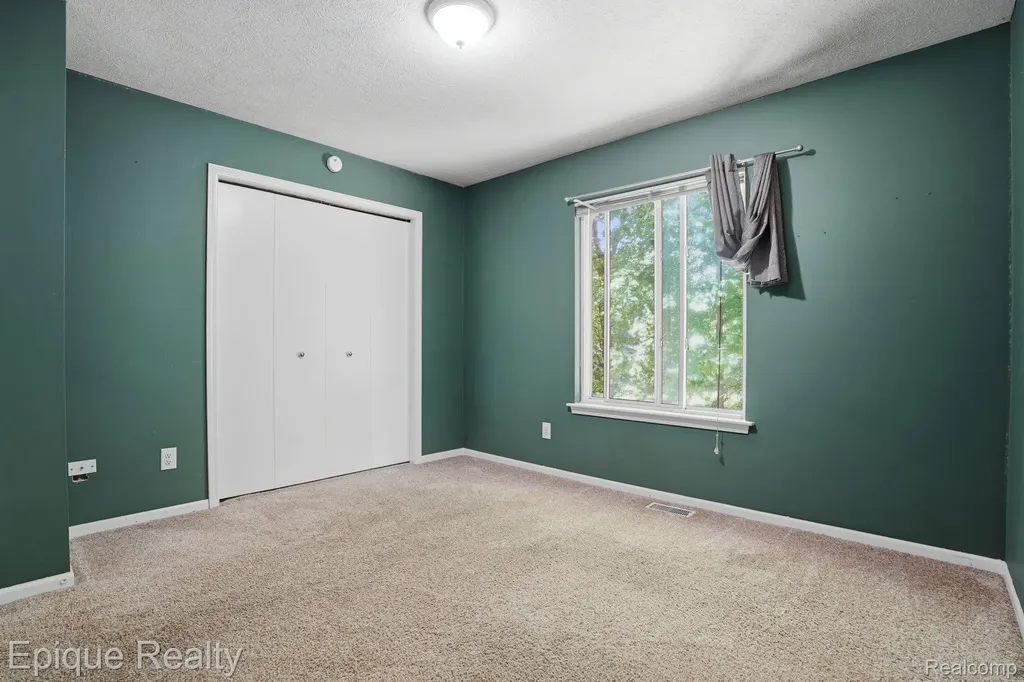 825 Summer Creek Court SE Kentwood City MI 49508