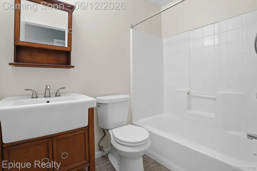 825 Summer Creek Court SE Kentwood City MI 49508