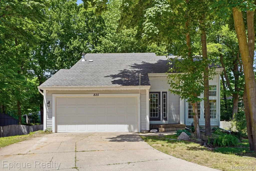 825 Summer Creek Court SE Kentwood City MI 49508