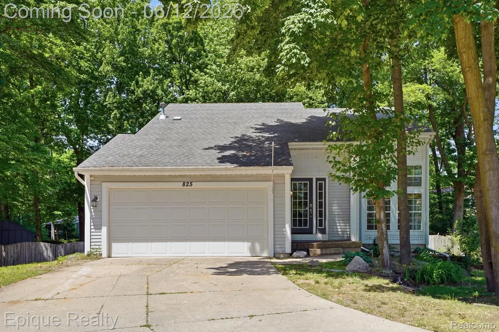 825 Summer Creek Court SE Kentwood City MI 49508