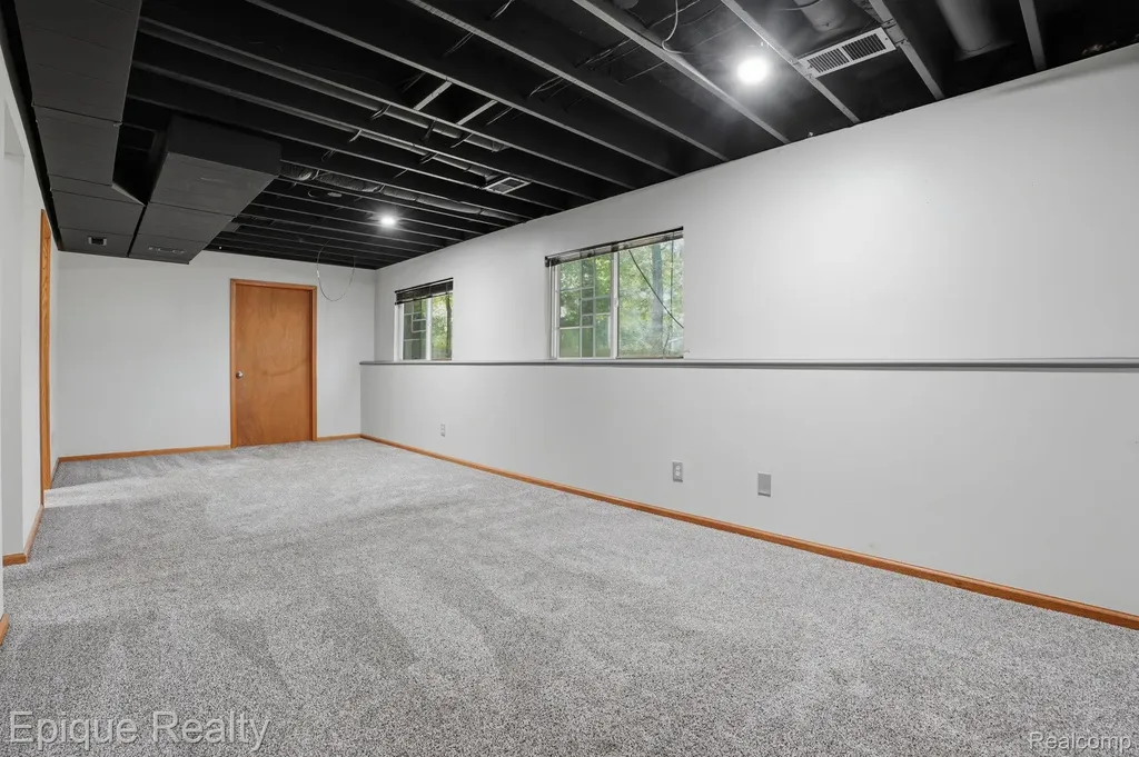 825 Summer Creek Court SE Kentwood City MI 49508