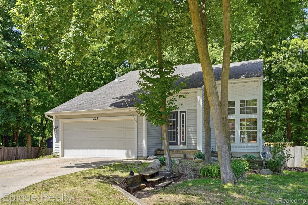 825 Summer Creek Court SE Kentwood City MI 49508