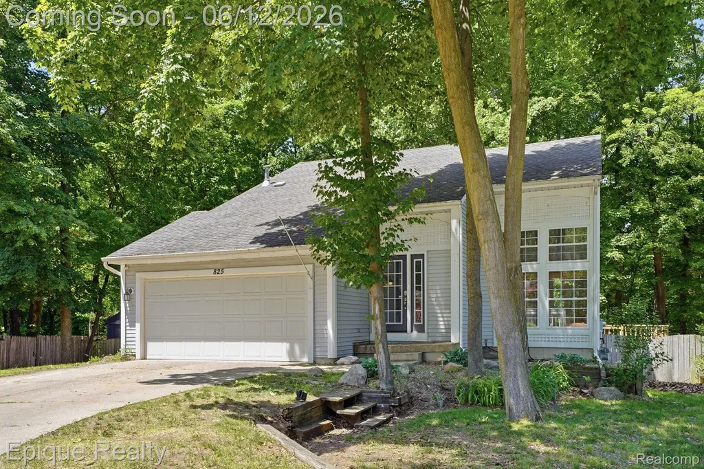 825 Summer Creek Court SE Kentwood City MI 49508