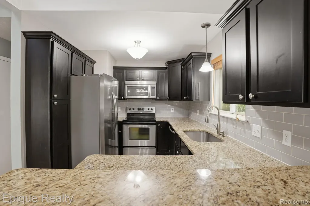 825 Summer Creek Court SE Kentwood City MI 49508