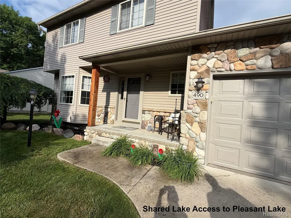 490 Cove View Drive Waterford Charter Township MI 48327