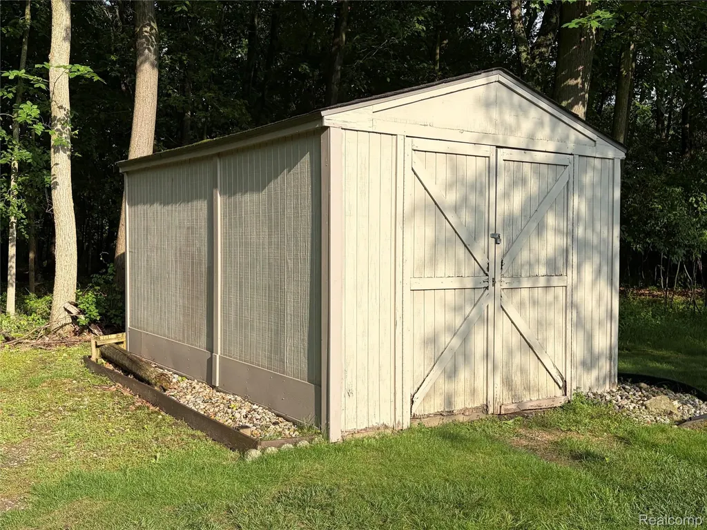 490 Cove View Drive Waterford Charter Township MI 48327
