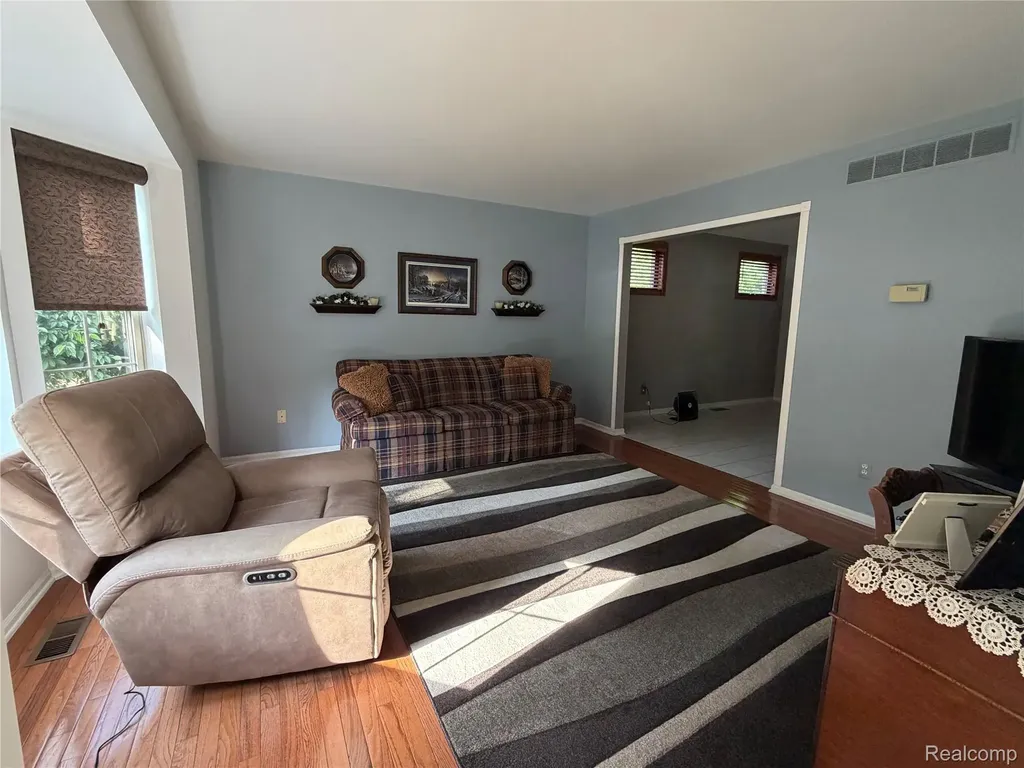 490 Cove View Drive Waterford Charter Township MI 48327