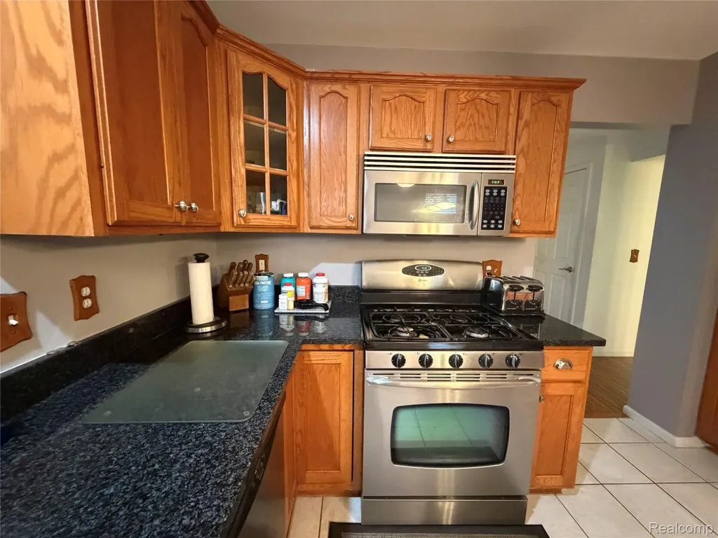 490 Cove View Drive Waterford Charter Township MI 48327