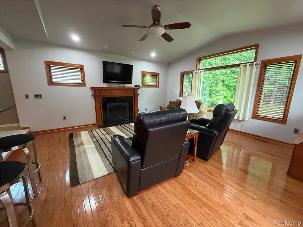 490 Cove View Drive Waterford Charter Township MI 48327