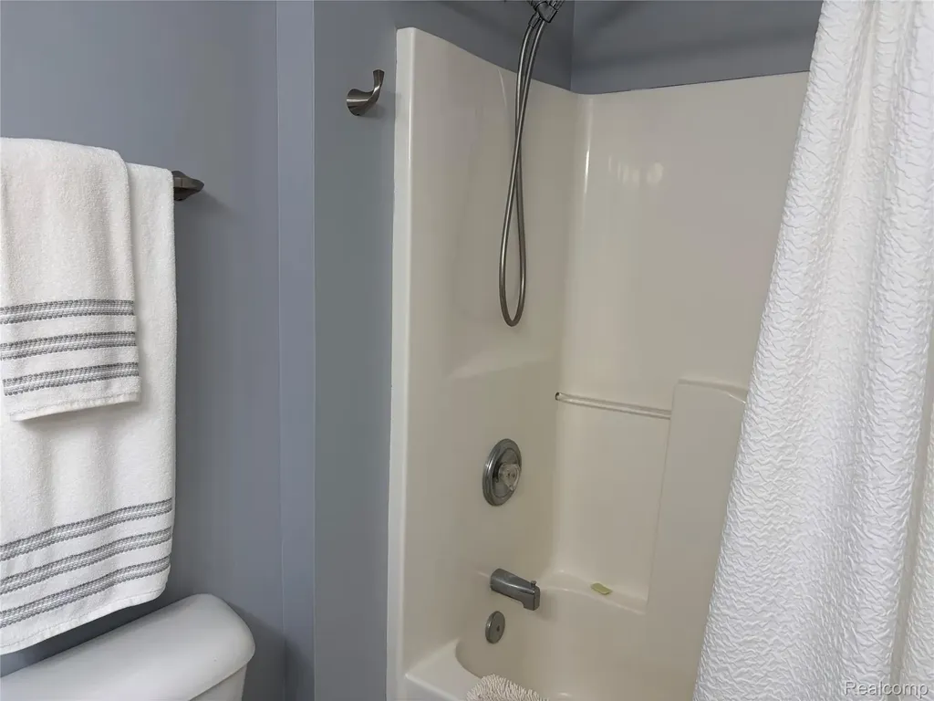 490 Cove View Drive Waterford Charter Township MI 48327