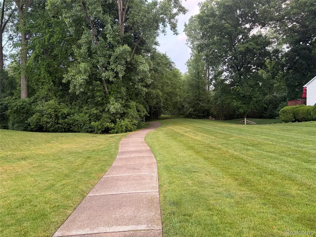 490 Cove View Drive Waterford Charter Township MI 48327