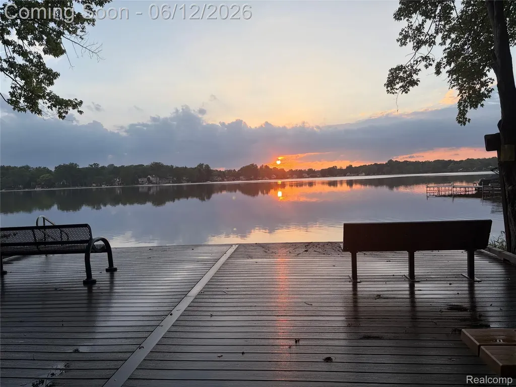 490 Cove View Drive Waterford Charter Township MI 48327
