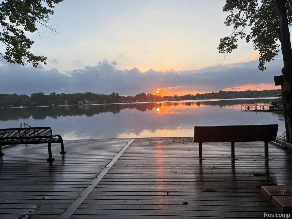 490 Cove View Drive Waterford Charter Township MI 48327