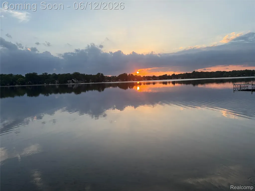 490 Cove View Drive Waterford Charter Township MI 48327