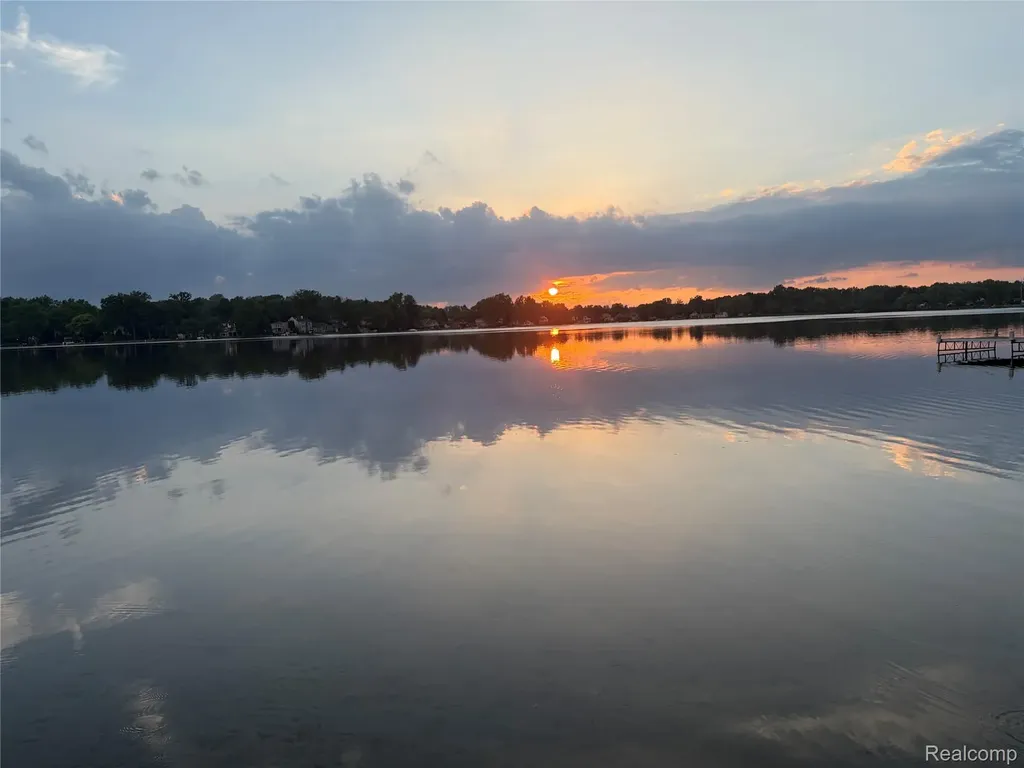 490 Cove View Drive Waterford Charter Township MI 48327