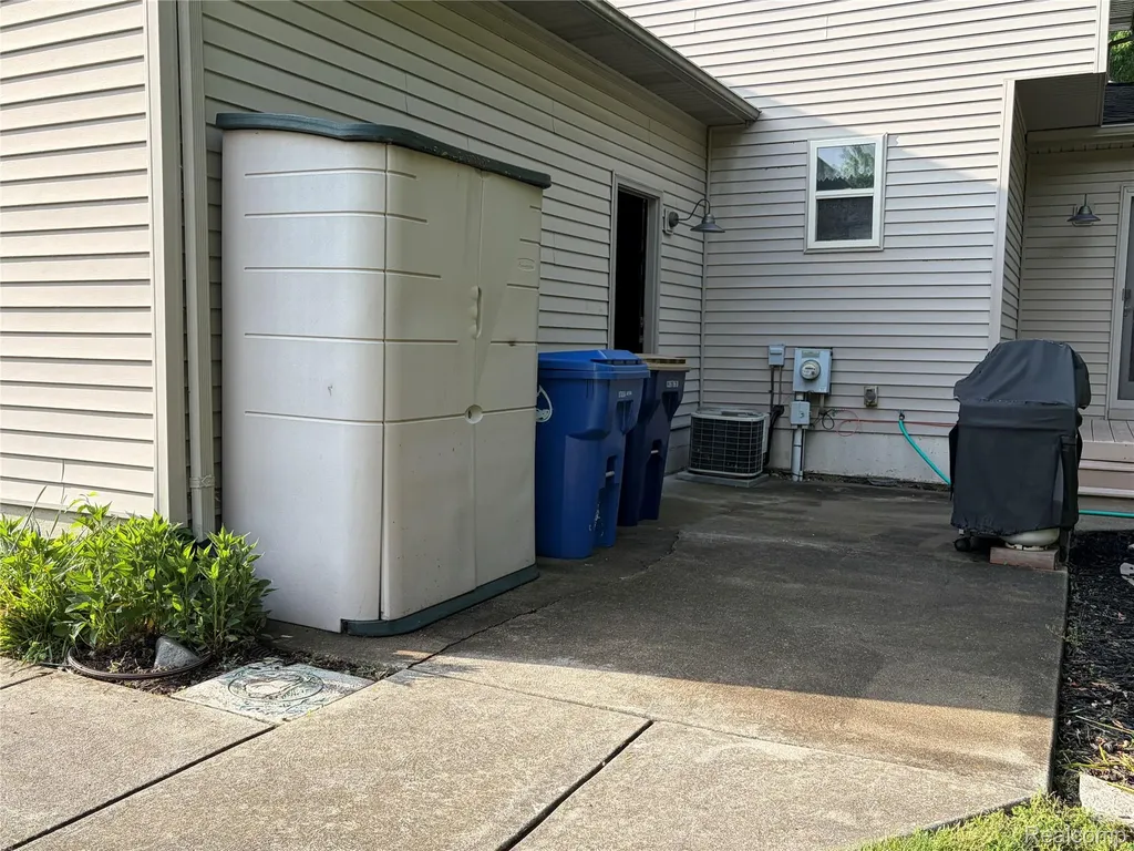 490 Cove View Drive Waterford Charter Township MI 48327