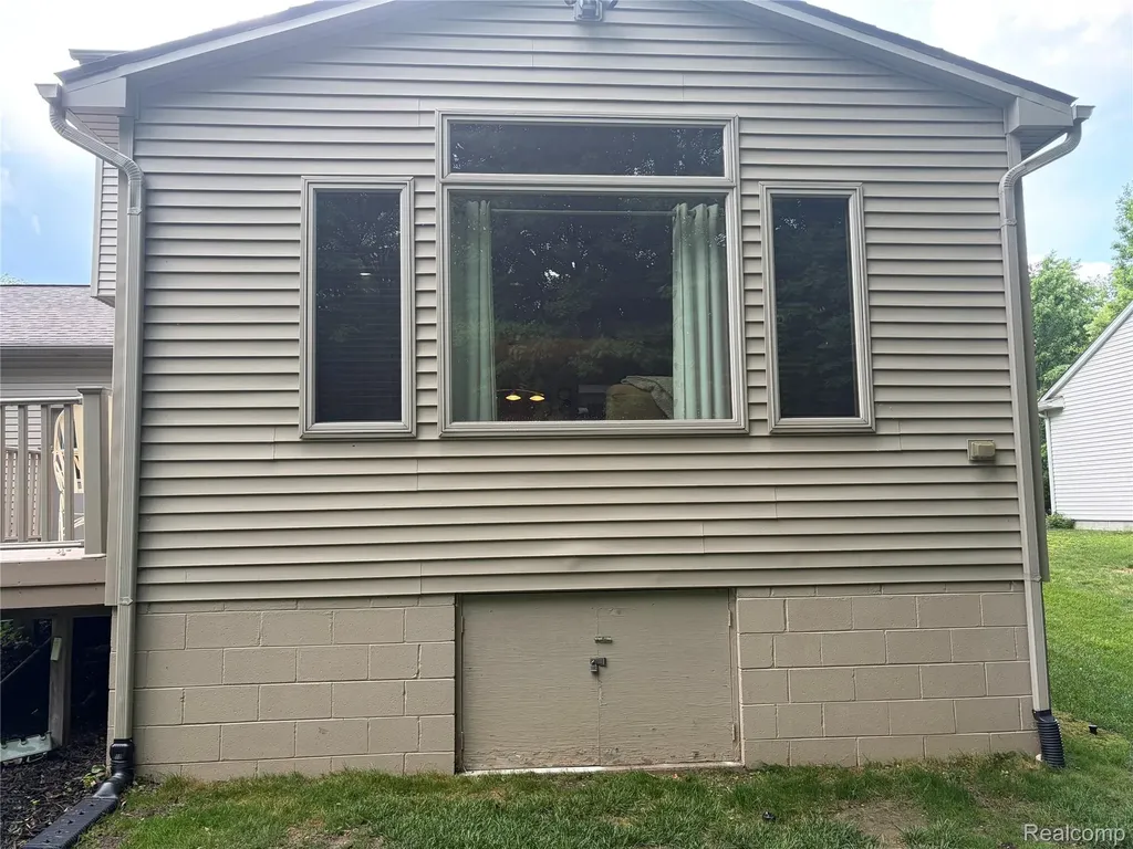 490 Cove View Drive Waterford Charter Township MI 48327