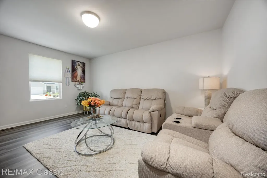 33506 Carly Court Westland City MI 48186
