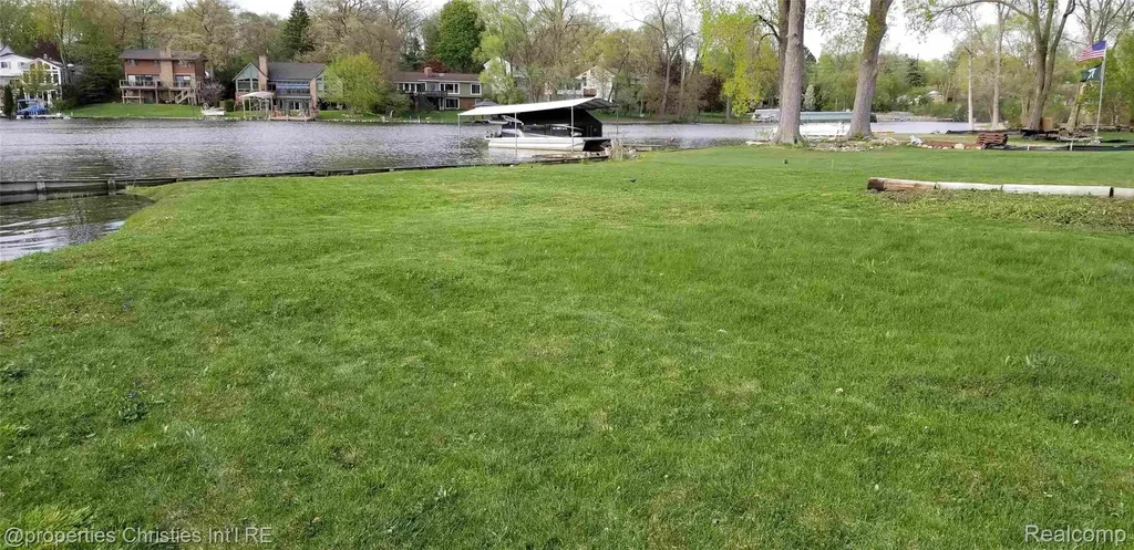 188 Wolverine Drive Wolverine Lake Village MI 48390