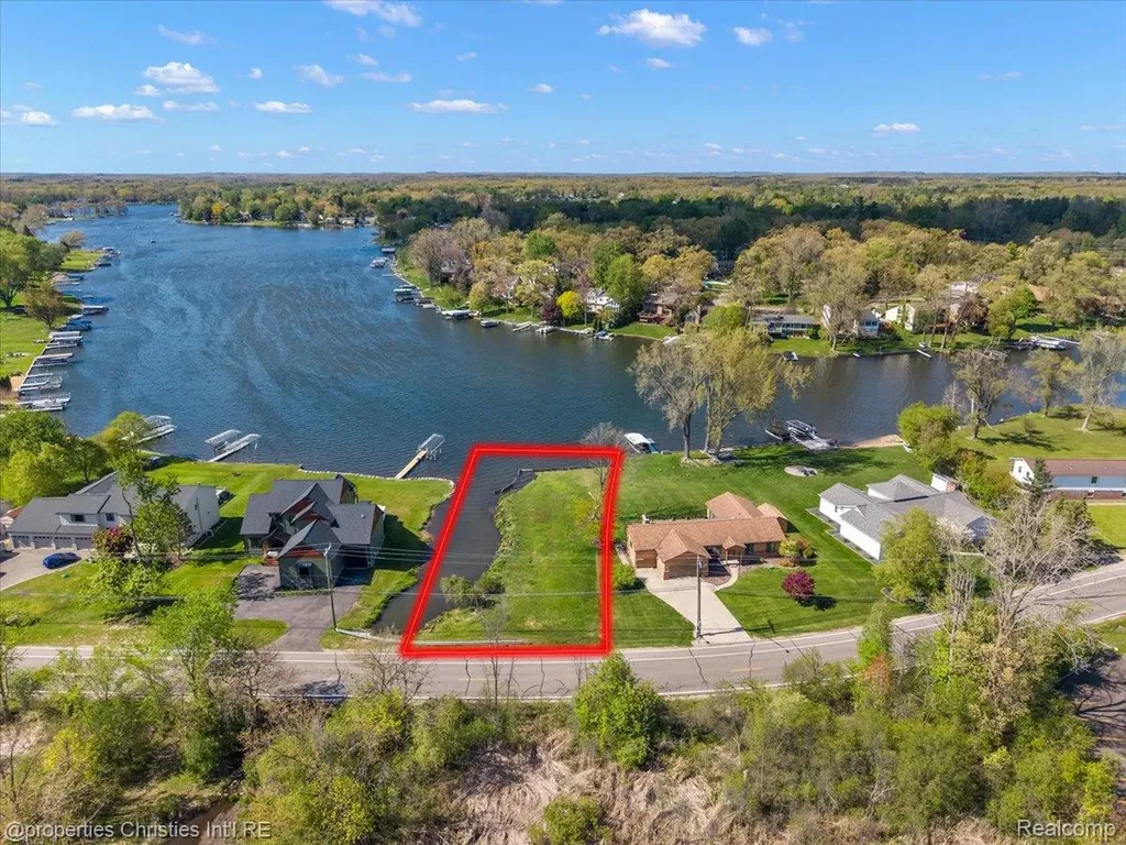 188 Wolverine Drive Wolverine Lake Village MI 48390
