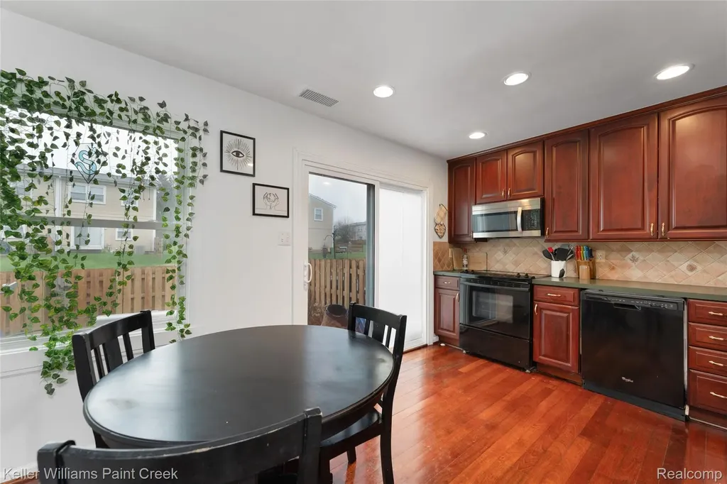 1129 Marquette Court Rochester Hills City MI 48307